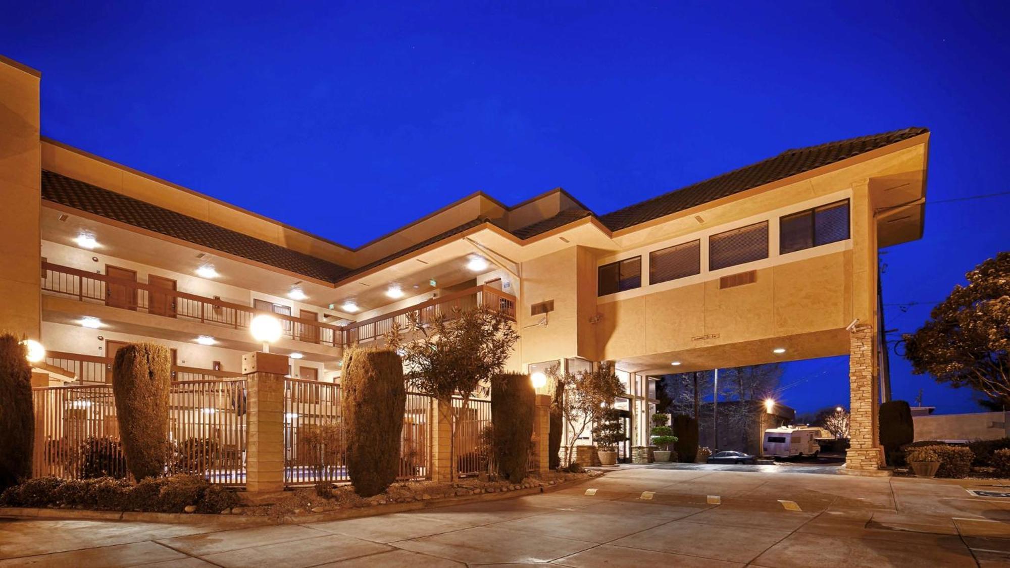 Best Western Plus Inn Of Hayward Exteriér fotografie